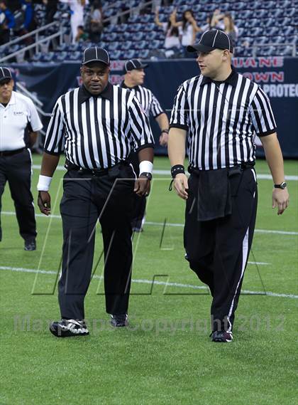 Thumbnail 3 in Lamar vs. Fort Bend Travis (UIL 5A Division 1 Regional Playoff) photogallery.