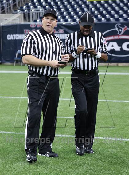Thumbnail 2 in Lamar vs. Fort Bend Travis (UIL 5A Division 1 Regional Playoff) photogallery.