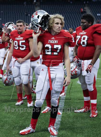 Thumbnail 2 in Lamar vs. Fort Bend Travis (UIL 5A Division 1 Regional Playoff) photogallery.