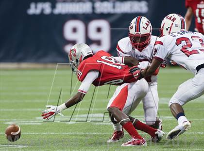 Thumbnail 2 in Lamar vs. Fort Bend Travis (UIL 5A Division 1 Regional Playoff) photogallery.
