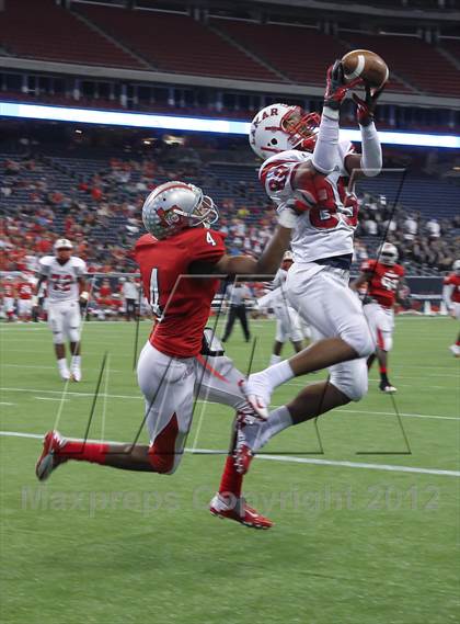 Thumbnail 3 in Lamar vs. Fort Bend Travis (UIL 5A Division 1 Regional Playoff) photogallery.