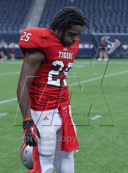 Thumbnail 2 in Lamar vs. Fort Bend Travis (UIL 5A Division 1 Regional Playoff) photogallery.