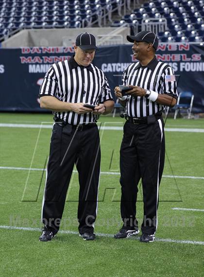 Thumbnail 3 in Lamar vs. Fort Bend Travis (UIL 5A Division 1 Regional Playoff) photogallery.