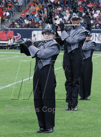 Thumbnail 3 in Lamar vs. Fort Bend Travis (UIL 5A Division 1 Regional Playoff) photogallery.