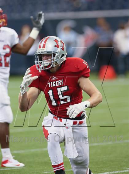 Thumbnail 3 in Lamar vs. Fort Bend Travis (UIL 5A Division 1 Regional Playoff) photogallery.