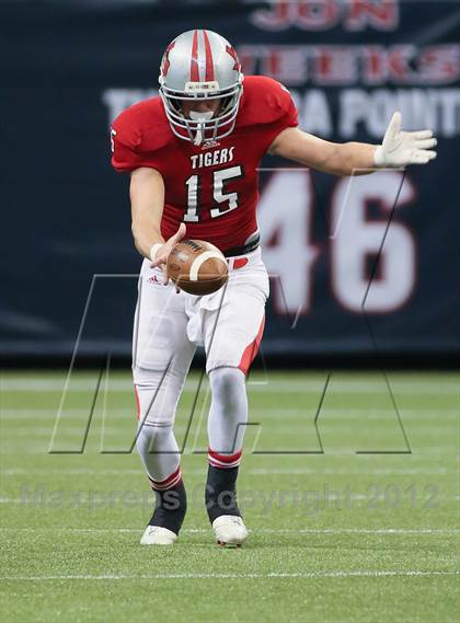 Thumbnail 2 in Lamar vs. Fort Bend Travis (UIL 5A Division 1 Regional Playoff) photogallery.