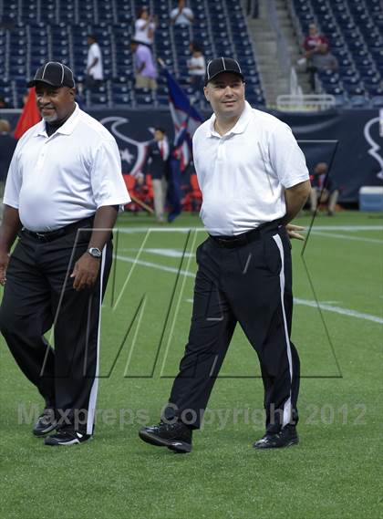 Thumbnail 2 in Lamar vs. Fort Bend Travis (UIL 5A Division 1 Regional Playoff) photogallery.