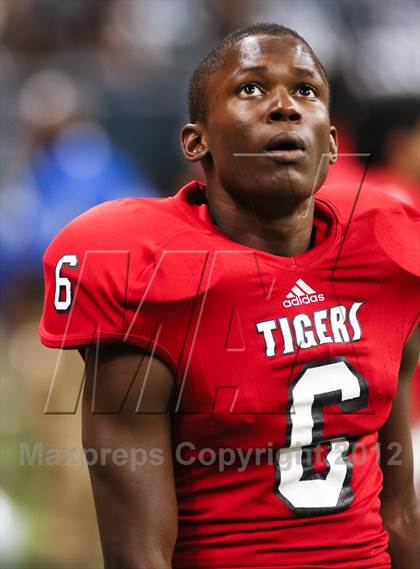 Thumbnail 1 in Lamar vs. Fort Bend Travis (UIL 5A Division 1 Regional Playoff) photogallery.