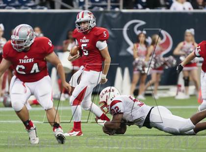 Thumbnail 1 in Lamar vs. Fort Bend Travis (UIL 5A Division 1 Regional Playoff) photogallery.