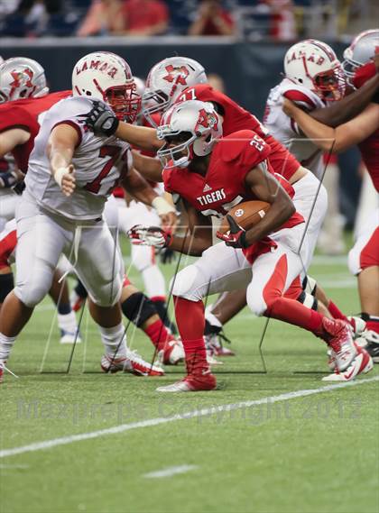 Thumbnail 3 in Lamar vs. Fort Bend Travis (UIL 5A Division 1 Regional Playoff) photogallery.