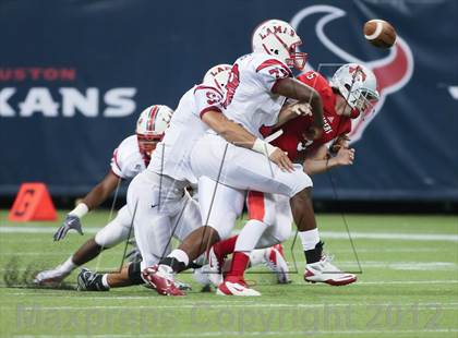 Thumbnail 1 in Lamar vs. Fort Bend Travis (UIL 5A Division 1 Regional Playoff) photogallery.