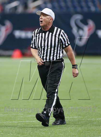Thumbnail 3 in Lamar vs. Fort Bend Travis (UIL 5A Division 1 Regional Playoff) photogallery.