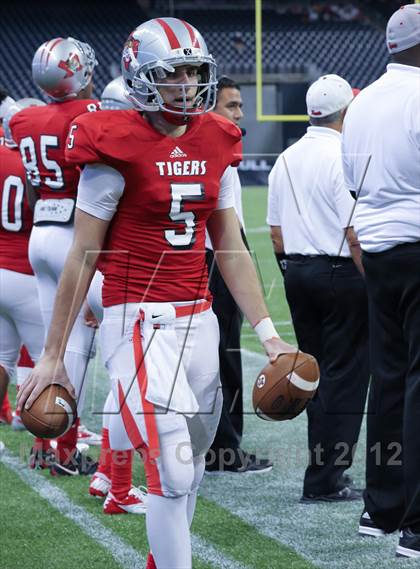 Thumbnail 2 in Lamar vs. Fort Bend Travis (UIL 5A Division 1 Regional Playoff) photogallery.