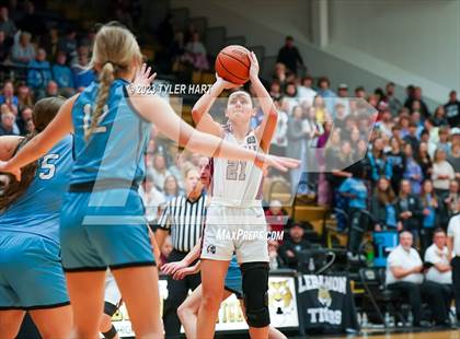 Thumbnail 3 in Cascade vs. Danville (IHSAA 3A Sectional Championship) photogallery.