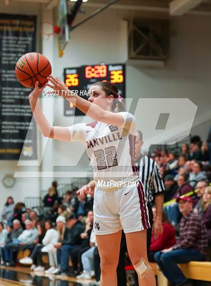 Thumbnail 2 in Cascade vs. Danville (IHSAA 3A Sectional Championship) photogallery.