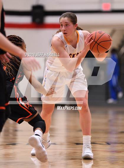 Thumbnail 3 in Hoover vs. Jackson (OHSAA Division I District Semifinal) photogallery.
