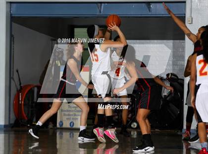 Thumbnail 2 in Taft vs. Harvard Westlake photogallery.