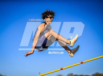 Thumbnail 2 in Marysville Invitational (Walt Braun Stadium) photogallery.