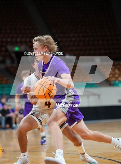 Thumbnail 2 in Alamosa vs Lutheran (CHSAA 4A Great 8) photogallery.