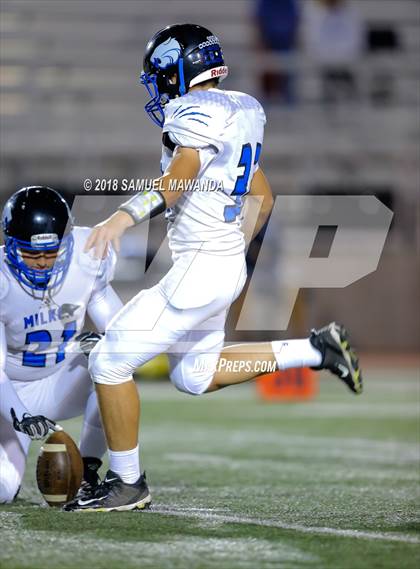 Thumbnail 3 in Flintridge Prep vs  Milken photogallery.