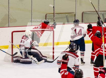 Thumbnail 3 in Dexter @ Rivers photogallery.