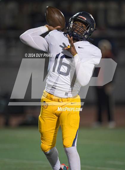 Thumbnail 2 in Rio Hondo Prep vs. Warren (CIF SS Division 7 Final) photogallery.
