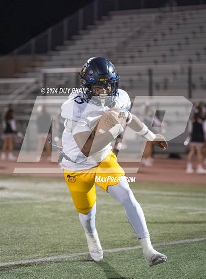 Thumbnail 2 in Rio Hondo Prep vs. Warren (CIF SS Division 7 Final) photogallery.