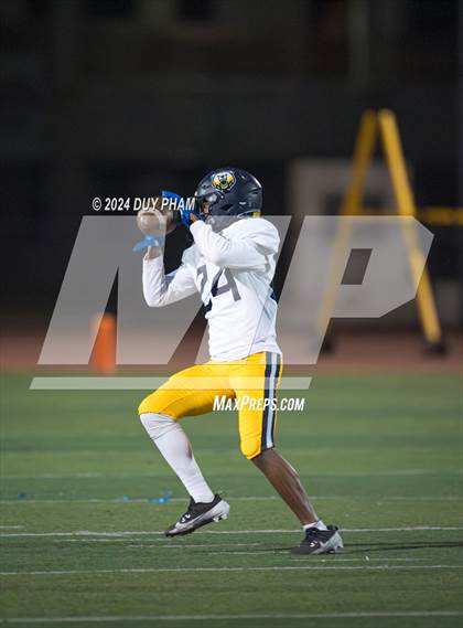 Thumbnail 1 in Rio Hondo Prep vs. Warren (CIF SS Division 7 Final) photogallery.