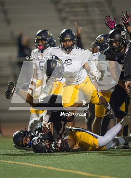Thumbnail 3 in Rio Hondo Prep vs. Warren (CIF SS Division 7 Final) photogallery.