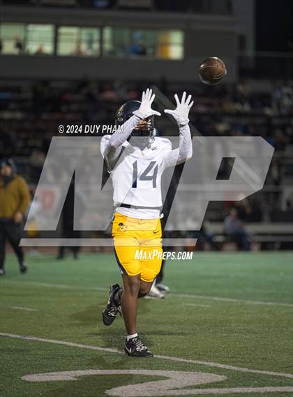 Thumbnail 3 in Rio Hondo Prep vs. Warren (CIF SS Division 7 Final) photogallery.