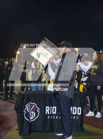 Thumbnail 2 in Rio Hondo Prep vs. Warren (CIF SS Division 7 Final) photogallery.