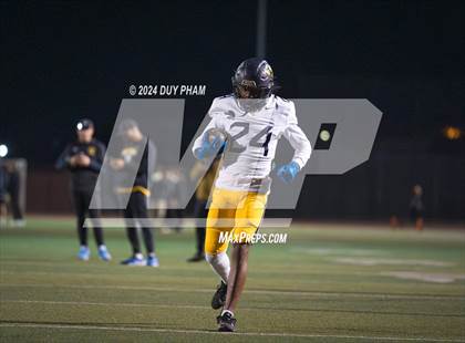 Thumbnail 2 in Rio Hondo Prep vs. Warren (CIF SS Division 7 Final) photogallery.
