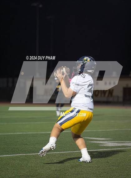 Thumbnail 3 in Rio Hondo Prep vs. Warren (CIF SS Division 7 Final) photogallery.