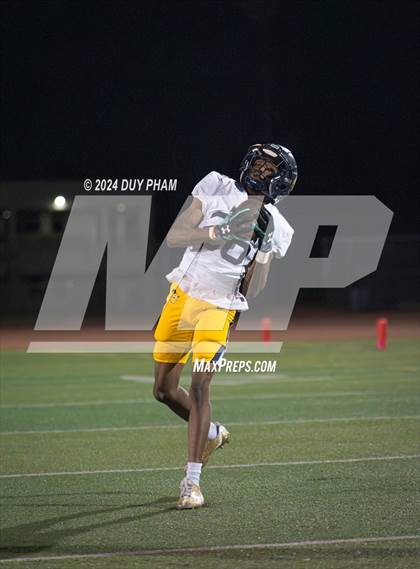 Thumbnail 2 in Rio Hondo Prep vs. Warren (CIF SS Division 7 Final) photogallery.