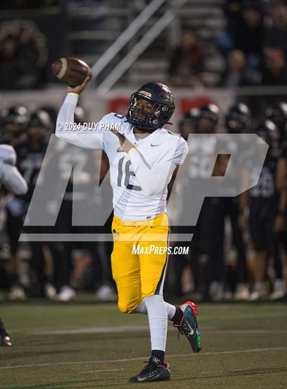 Thumbnail 2 in Rio Hondo Prep vs. Warren (CIF SS Division 7 Final) photogallery.