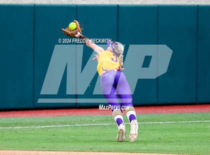 Thumbnail 1 in Calallen vs. Sanger (UIL 4A Softball Semifinal) photogallery.