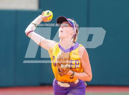 Thumbnail 1 in Calallen vs. Sanger (UIL 4A Softball Semifinal) photogallery.