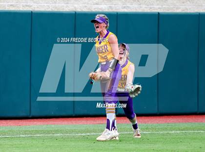 Thumbnail 3 in Calallen vs. Sanger (UIL 4A Softball Semifinal) photogallery.