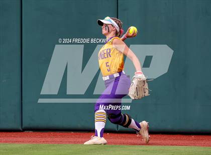 Thumbnail 2 in Calallen vs. Sanger (UIL 4A Softball Semifinal) photogallery.
