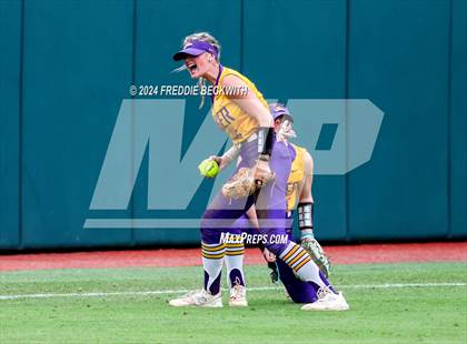 Thumbnail 1 in Calallen vs. Sanger (UIL 4A Softball Semifinal) photogallery.