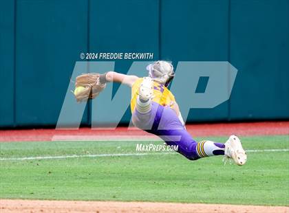 Thumbnail 3 in Calallen vs. Sanger (UIL 4A Softball Semifinal) photogallery.