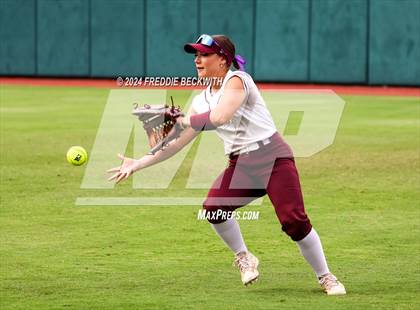 Thumbnail 2 in Calallen vs. Sanger (UIL 4A Softball Semifinal) photogallery.