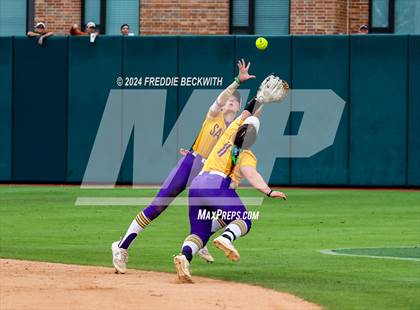 Thumbnail 2 in Calallen vs. Sanger (UIL 4A Softball Semifinal) photogallery.