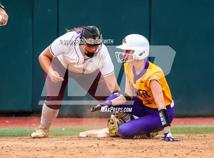Thumbnail 3 in Calallen vs. Sanger (UIL 4A Softball Semifinal) photogallery.