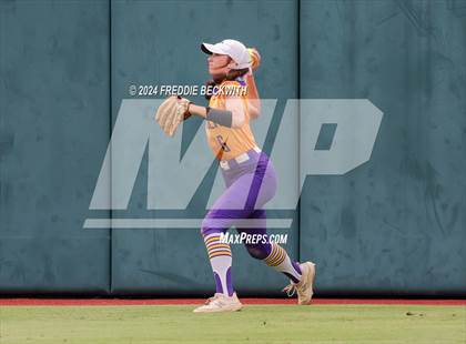 Thumbnail 3 in Calallen vs. Sanger (UIL 4A Softball Semifinal) photogallery.