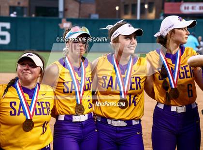 Thumbnail 3 in Calallen vs. Sanger (UIL 4A Softball Semifinal) photogallery.