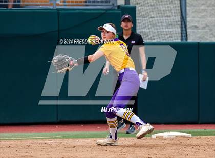Thumbnail 2 in Calallen vs. Sanger (UIL 4A Softball Semifinal) photogallery.