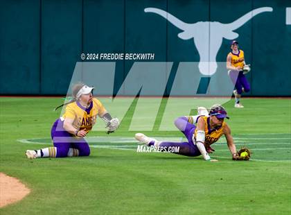 Thumbnail 1 in Calallen vs. Sanger (UIL 4A Softball Semifinal) photogallery.