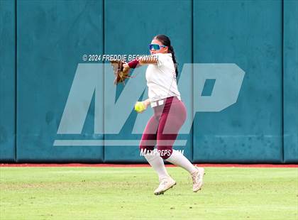 Thumbnail 3 in Calallen vs. Sanger (UIL 4A Softball Semifinal) photogallery.