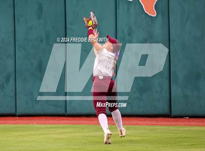 Thumbnail 2 in Calallen vs. Sanger (UIL 4A Softball Semifinal) photogallery.